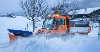 Spezialgerät im Einsatz: Schneeräumung bei arktischen Temperaturen