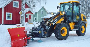 JCB 409 für schmale Wege und niedrige Toreinfahrten