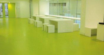 Attraktives Ambiente, das Schule macht: Kautschukböden im frischen Look