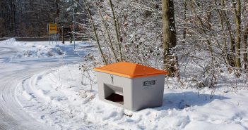 Streugutbehälter: „Moos“ für Moos