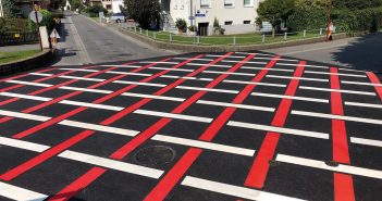 Straßenmarkierung: Rot und Weiß bringt Sicherheit